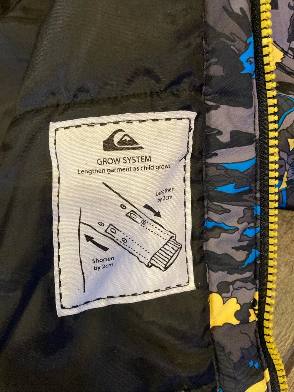 Quiksilver | Hooded Snowboard/Ski Jacket (size 6-7Y)